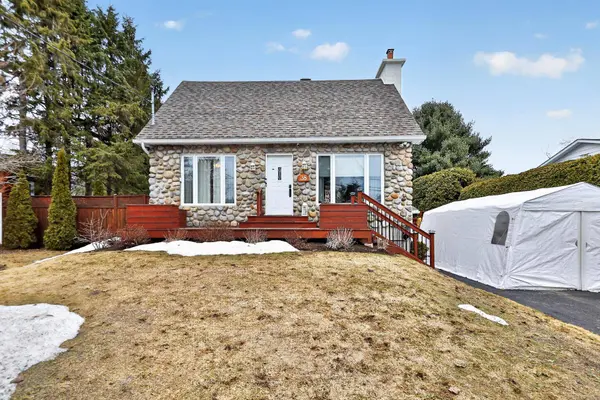 38 Av. de la Vallée, Saint-sauveur, QC J0R1R5