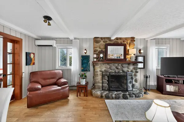 38 Av. de la Vallée, Saint-sauveur, QC J0R1R5