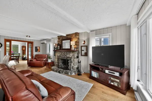 38 Av. de la Vallée, Saint-sauveur, QC J0R1R5