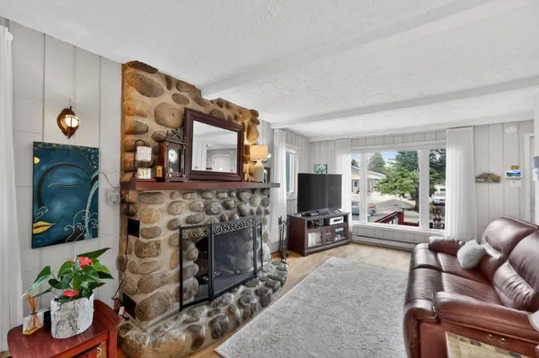 38 Av. de la Vallée, Saint-sauveur, QC J0R1R5