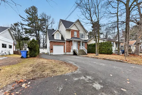 1738 Rue Station, Mascouche, QC J7L2J5