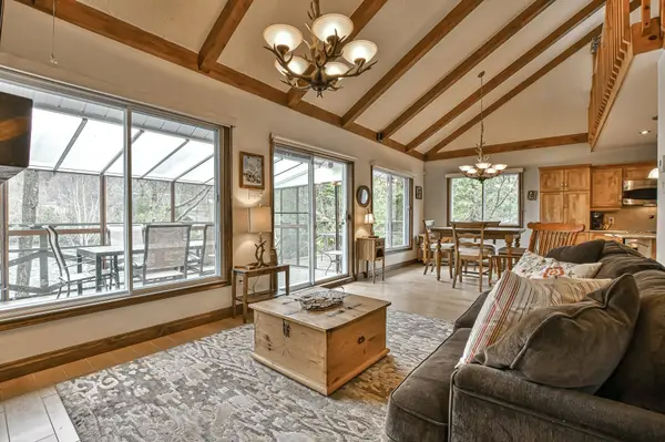 242 Rue du Lac-Clair, Sainte-marguerite-du-lac-masson, QC J0T1L0