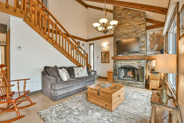 242 Rue du Lac-Clair, Sainte-marguerite-du-lac-masson, QC J0T1L0