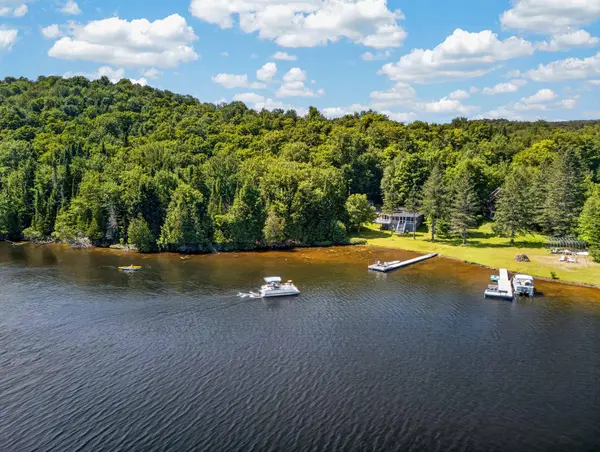 175 Ch. Fandrich, Lac-des-seize-îles, QC J0T1Y1