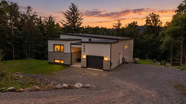 660 Rue du Hibou-Blanc, Sainte-adèle, QC J8B3J1