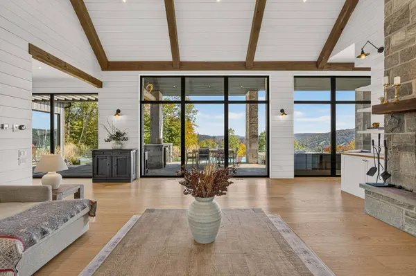 355 Ch. de l'Héritage, Saint-sauveur, QC J0R1R4
