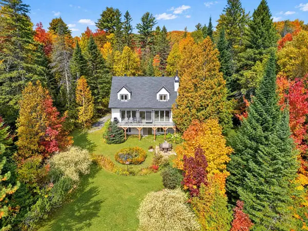 1718 Ch. du Lac-des-Becs-Scie O., Saint-sauveur, QC J0R1R1