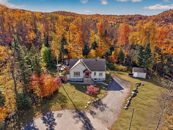 821 -823 Ch. des Pins O., Saint-sauveur, QC J0R1R2