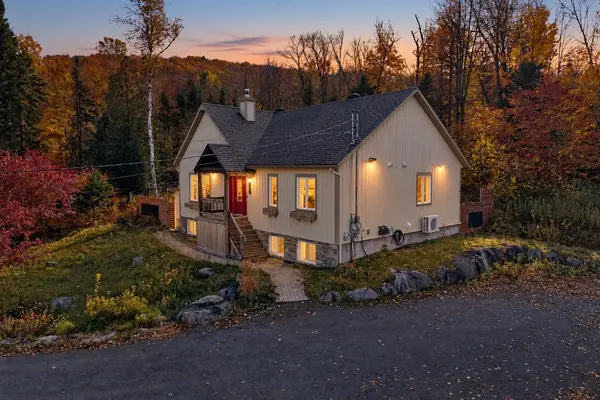 821 -823 Ch. des Pins O., Saint-sauveur, QC J0R1R2