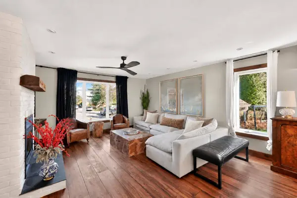 821 -823 Ch. des Pins O., Saint-sauveur, QC J0R1R2