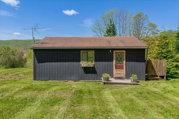 180 Straight RD, Mount Holly, VT 05758