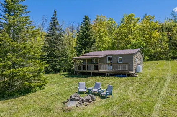 180 Straight RD, Mount Holly, VT 05758