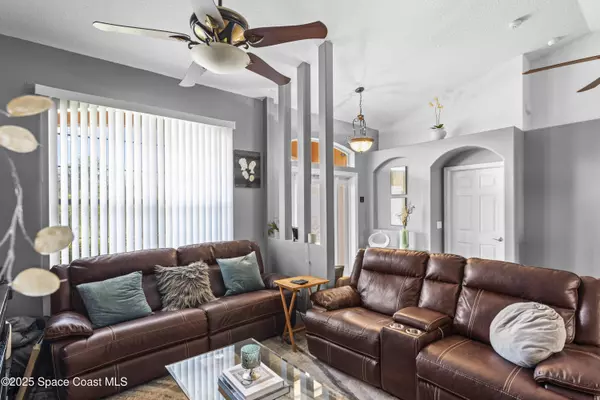 1456 Schumann DR, Sebastian, FL 32958