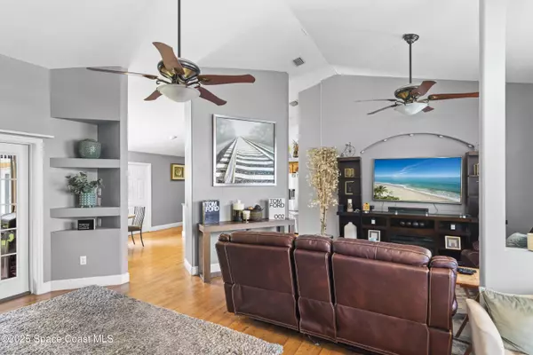 1456 Schumann DR, Sebastian, FL 32958