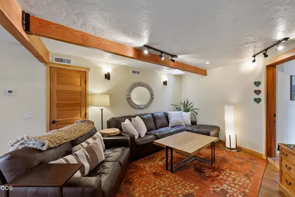 63220 Johnson RD, Bend, OR 97703