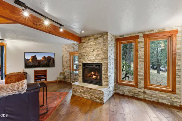 63220 Johnson RD, Bend, OR 97703