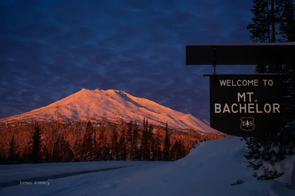 MT BACHELOR WELCOME SUNRISE