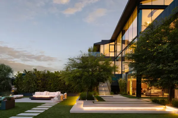backyard of horizon estate