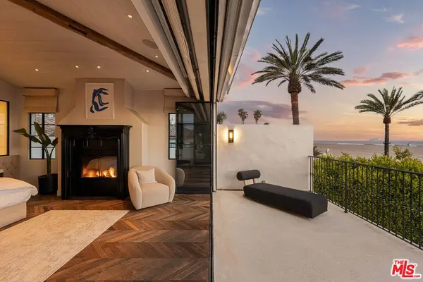 966 Palisades Beach Rd, Santa Monica, CA 90403