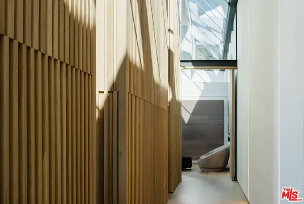 1853 Bel Air Rd, Los Angeles, CA 90077