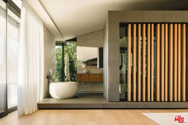 1853 Bel Air Rd, Los Angeles, CA 90077