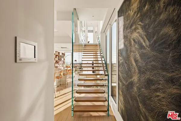 1267 Palisades Beach Rd, Santa Monica, CA 90401