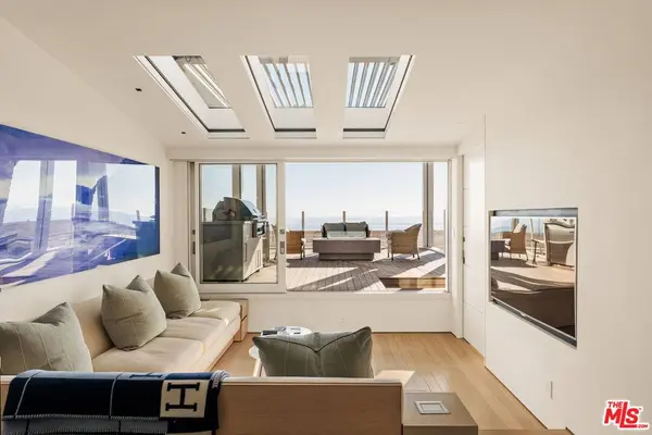 1267 Palisades Beach Rd, Santa Monica, CA 90401