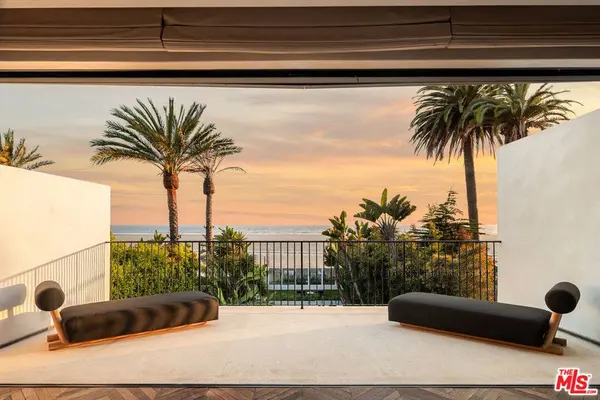 966 Palisades Beach RD, Santa Monica, CA 90403