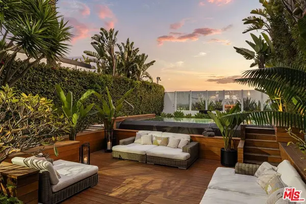 966 Palisades Beach RD, Santa Monica, CA 90403