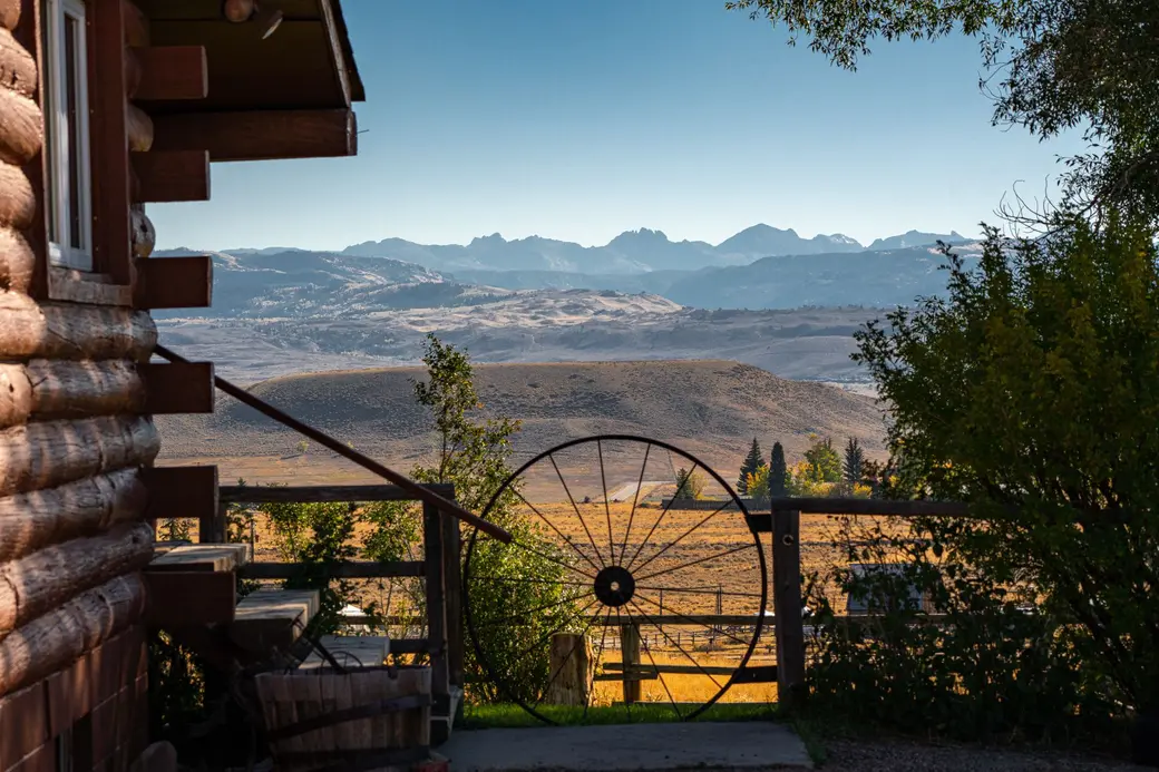 Living on Pole Creek Road in Pinedale, Wyoming: The Wyoming Lifestyle Buyers Dream About