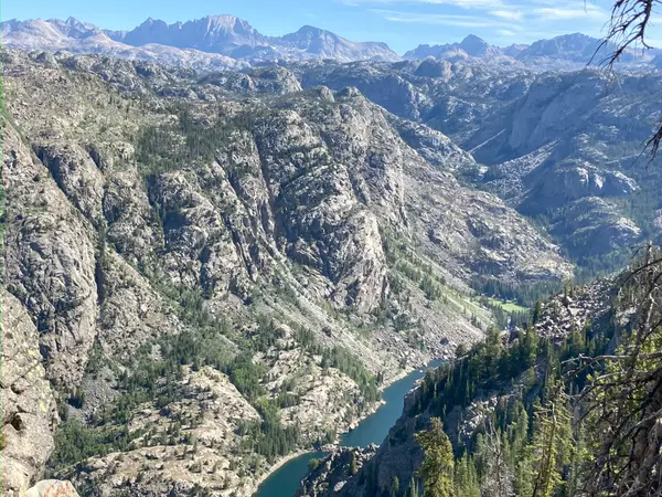 feature image of The Best Hikes in the Bridger Wilderness: Explore the Wind River Range on Foot