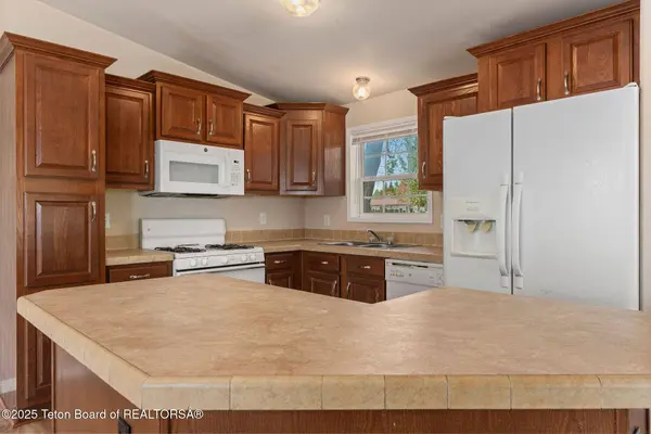 446 S BRIDGER Avenue, Pinedale, WY 82941