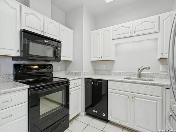 1 Towers Park Ln UNIT 1110, San Antonio, TX 78209