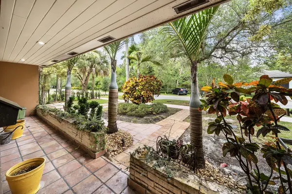 614 San Servando Ave, Coral Gables, FL 33143-6325