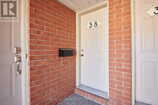 38 LAKEPOINTE DRIVE, Ottawa, ON K4A5E3