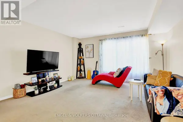 38 LAKEPOINTE DRIVE, Ottawa, ON K4A5E3