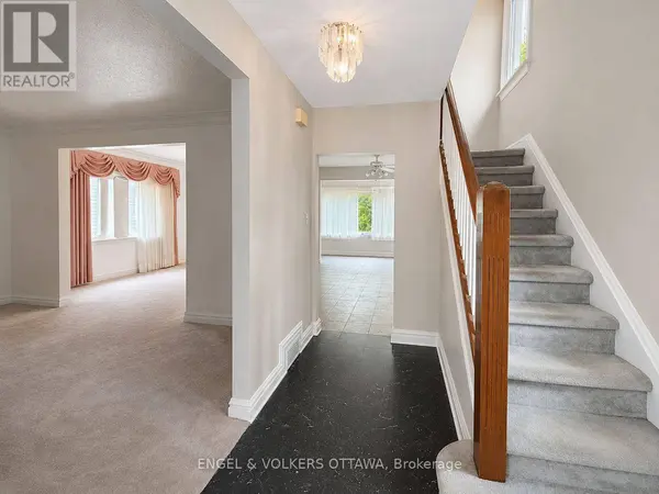 1216 RIDGEMONT AVENUE, Ottawa, ON K1V6E7