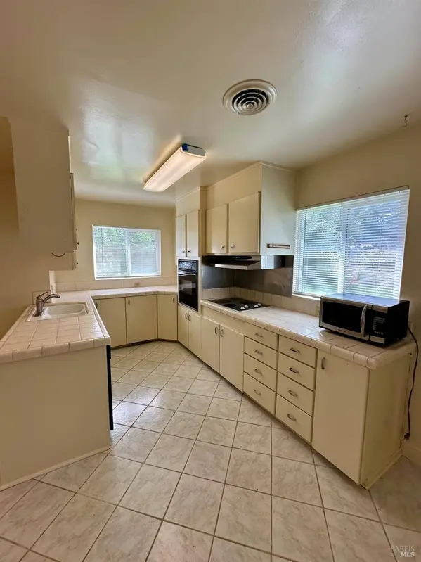 993 Champion LN, Deer Park, CA 94576