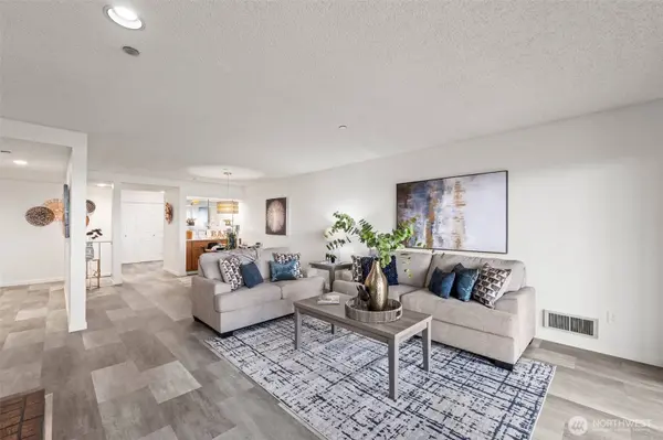 1902 S Bridgeport WAY W #205, University Place, WA 98466