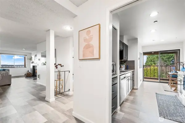 1902 S Bridgeport WAY W #205, University Place, WA 98466