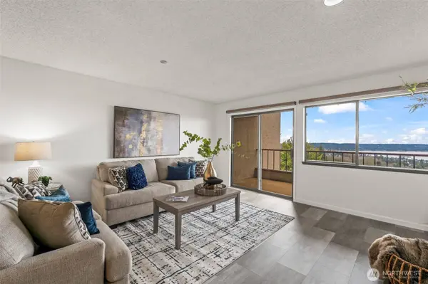 1902 S Bridgeport WAY W #205, University Place, WA 98466