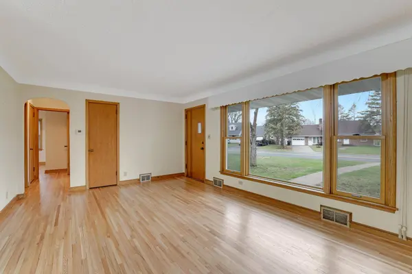 1245 Oakcrest AVE, Roseville, MN 55113