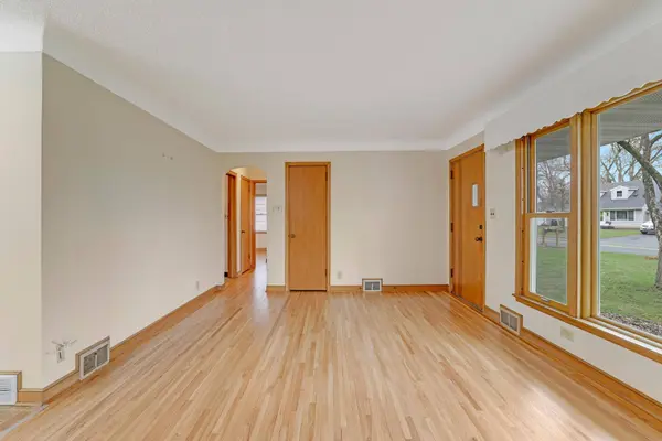 1245 Oakcrest AVE, Roseville, MN 55113