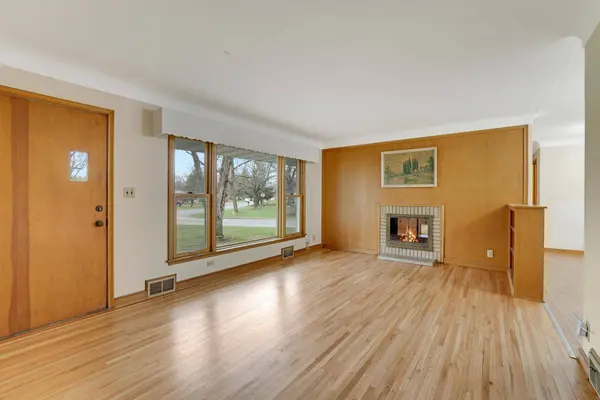 1245 Oakcrest AVE, Roseville, MN 55113