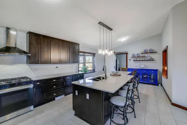 8678 Boiling Springs LN, Shakopee, MN 55379