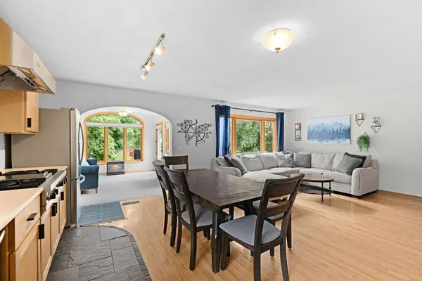 10359 Huntington DR, Eden Prairie, MN 55347