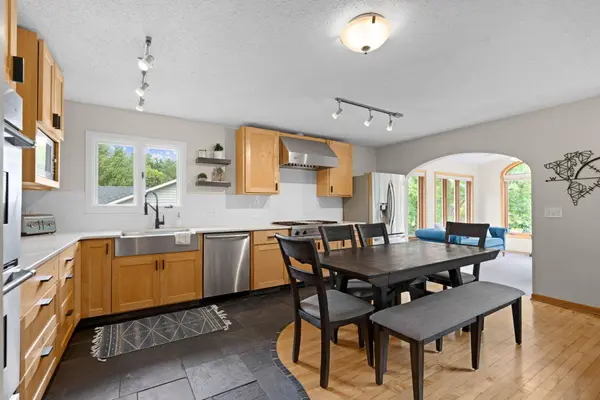 10359 Huntington DR, Eden Prairie, MN 55347