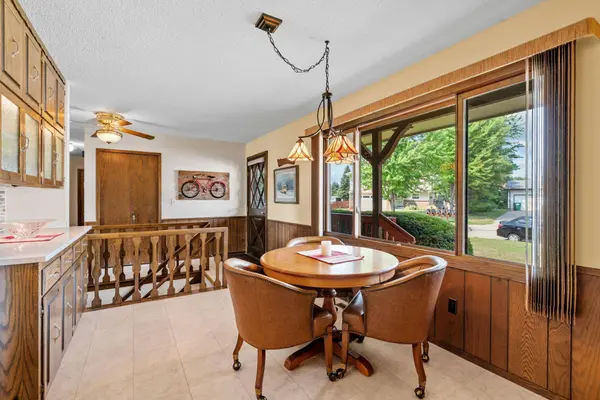 266 Cardinal CT, Chaska, MN 55318