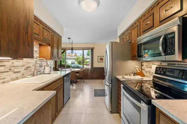 266 Cardinal CT, Chaska, MN 55318