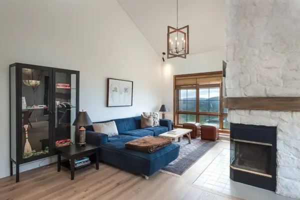 174 Ch. des Sous-Bois #12, Mont-tremblant, QC J8E3M1